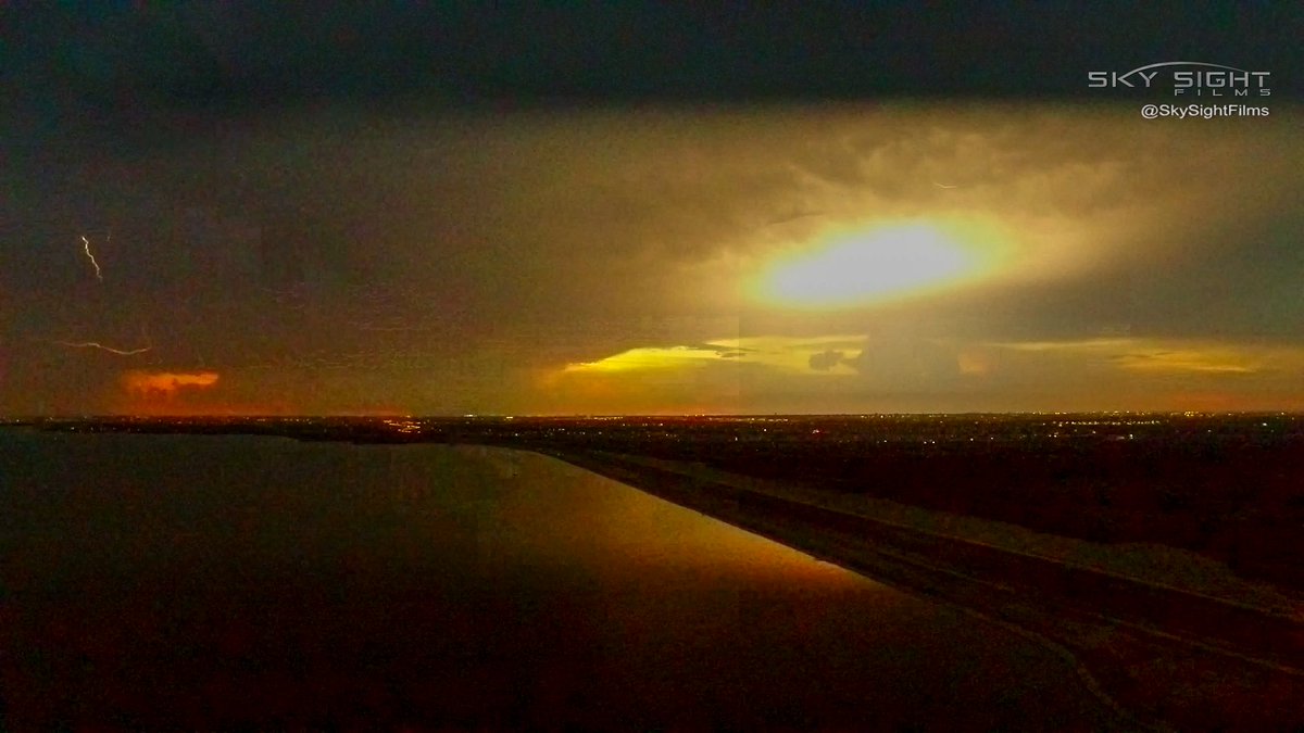SkySightFilms's tweet photo. We caught these last night from one of our drones. Amazing!!!!  #wfaaweather https://t.co/ta2qbcqmw4
