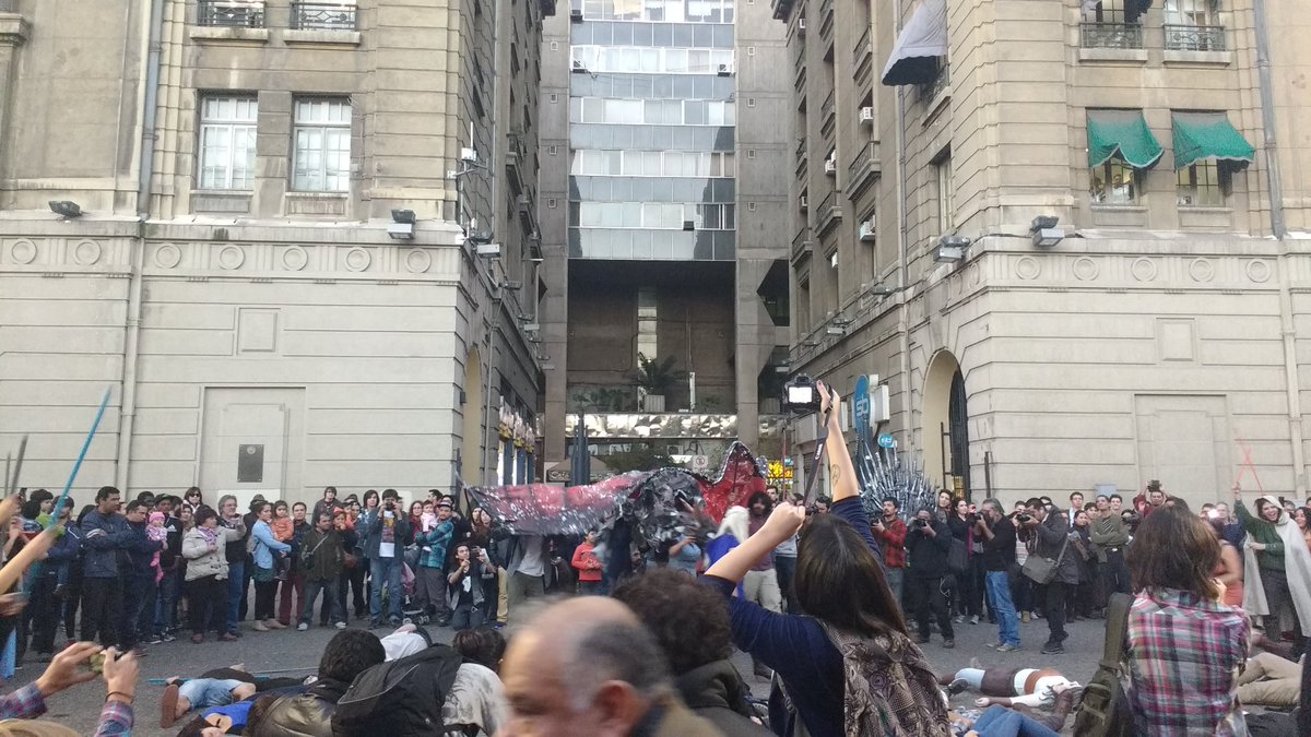 ivan_zimmermann's tweet photo. Gran intervención de los estudiantes q luchan por una educación publica, gratuita y de calidad. #FlashGoT https://t.co/URyhfN6olC