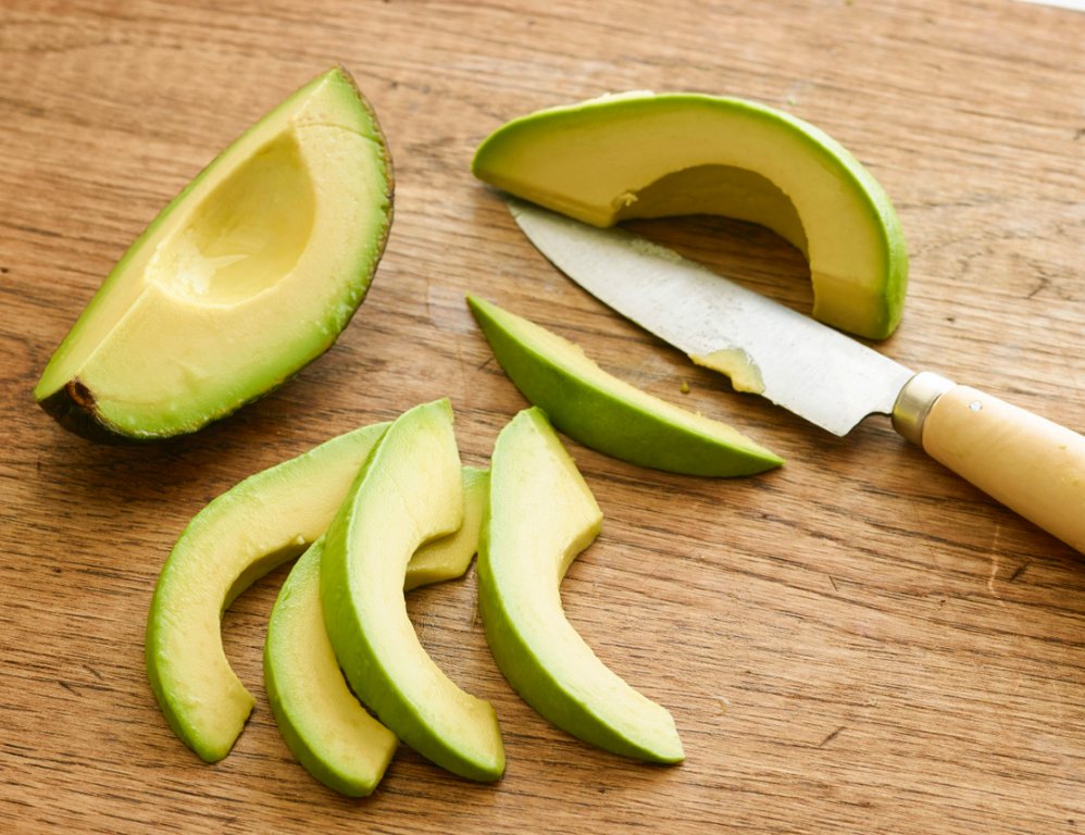 mollie_stones's tweet image. Learn the best way to peel #avocados by @CA_Avocados at our #PacHeights location from 3-7pm today! #demos #cooking