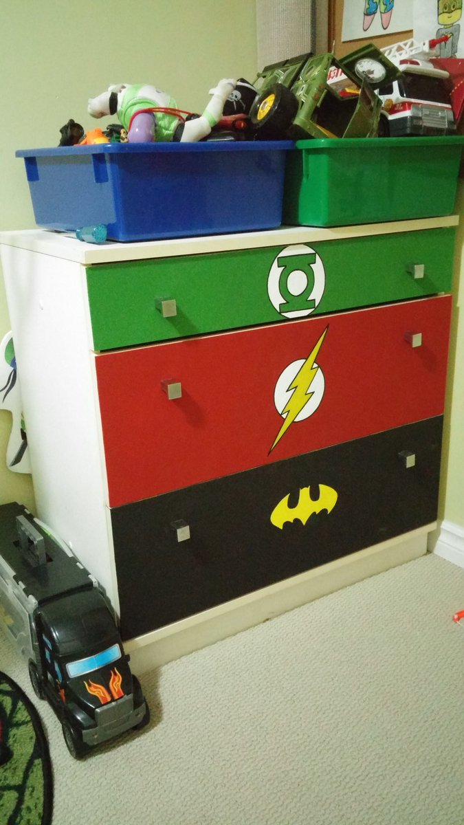 FineEdgePaint's tweet photo. Just finished up an awesome project for my son! #diyprojects #DIY #TheFlash #GreenLantern #Batman https://t.co/NXOhsZNtez