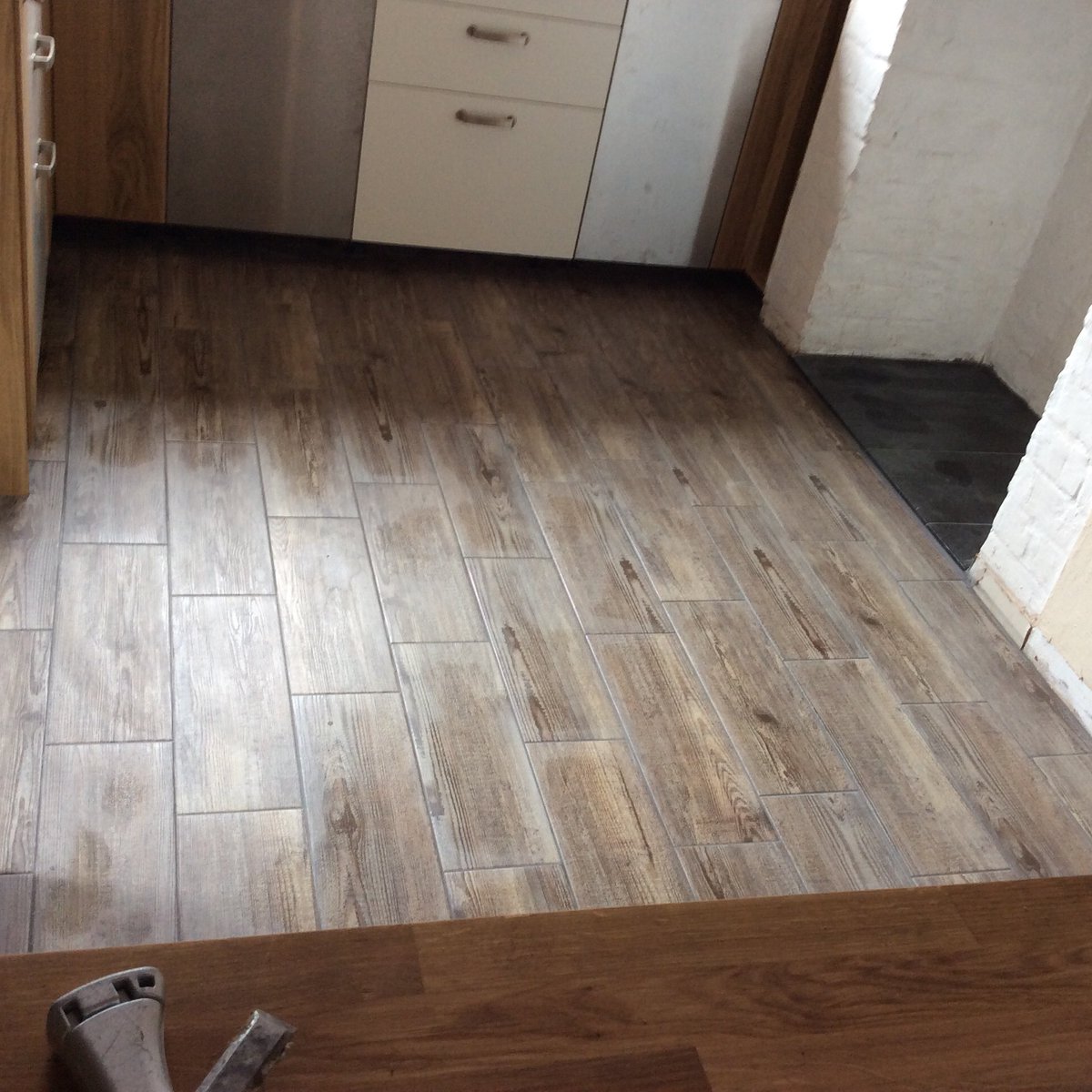 Ronstiling's tweet image. Wood effect tiles in Conwy