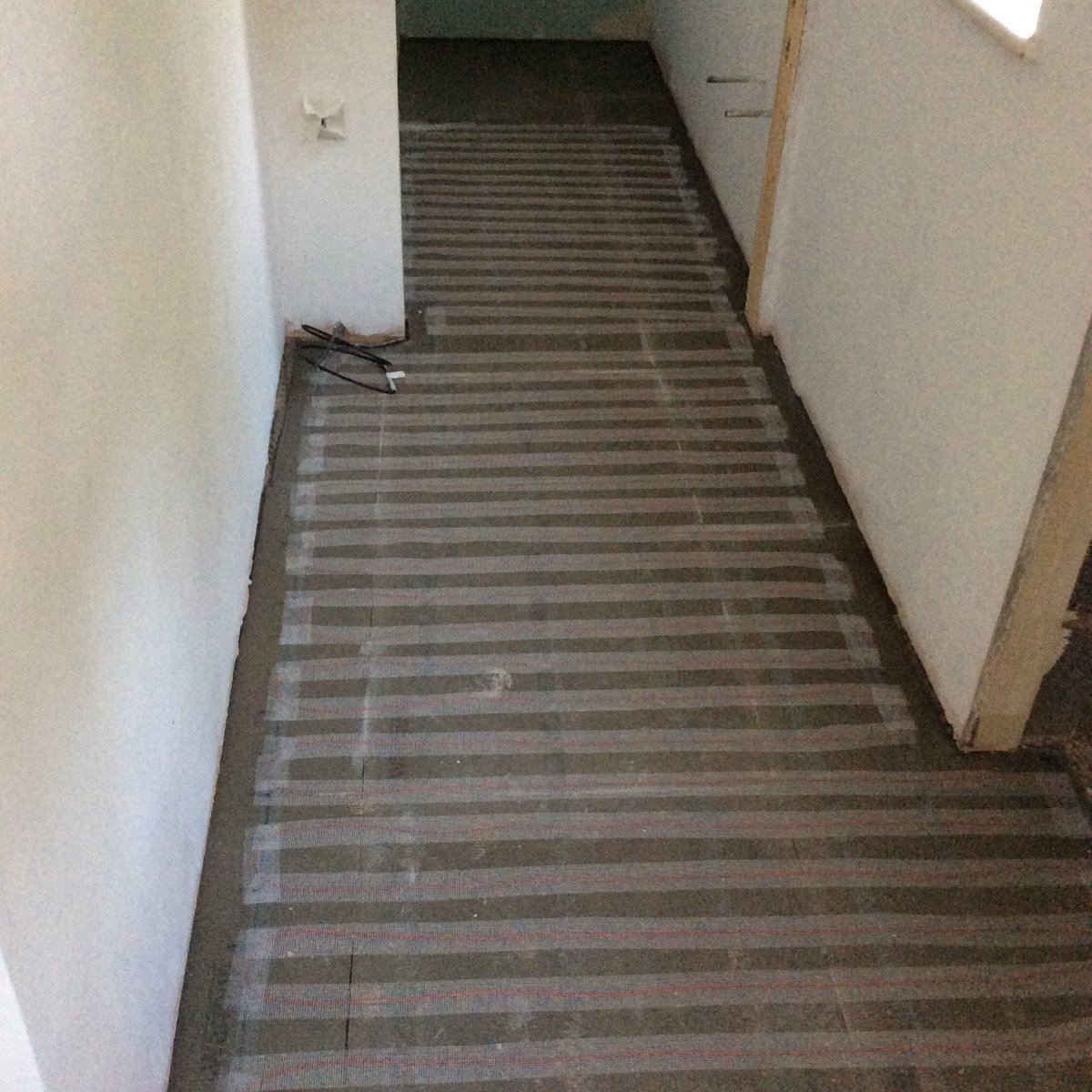 Ronstiling's tweet image. Slate tiles on under floor heating