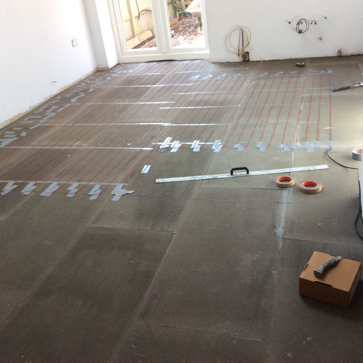 Ronstiling's tweet image. Slate tiles on under floor heating