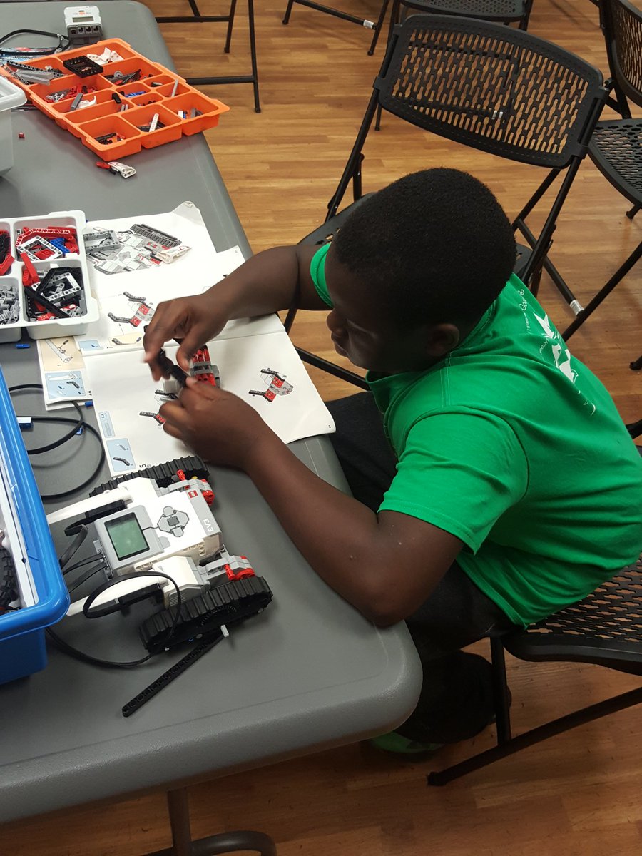 rights2life's tweet photo. Robo-Tech! Full S.T.E.A.M! Ahead! #myclublife #bgcga https://t.co/ui1Sr8VJfC