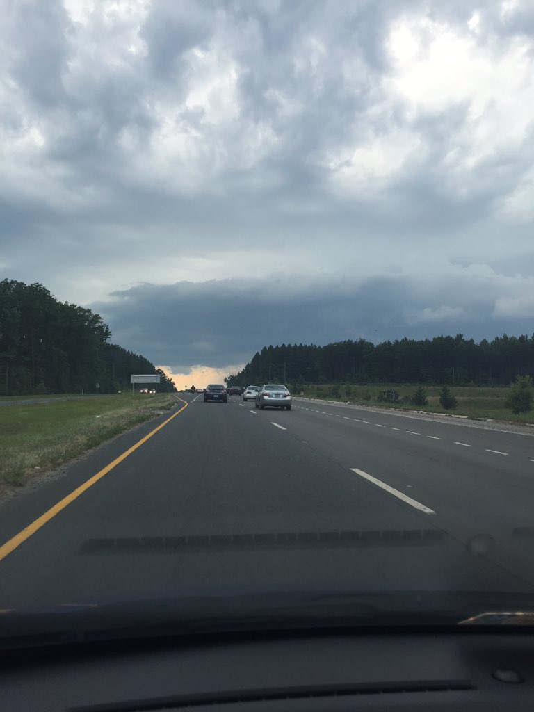 Mel_Scavelli's tweet photo. @ABC7Alex Took 234 just for you. Very heavy rain heading into Manassas w/ thunder and lightning. https://t.co/6FJjAIqM2i
