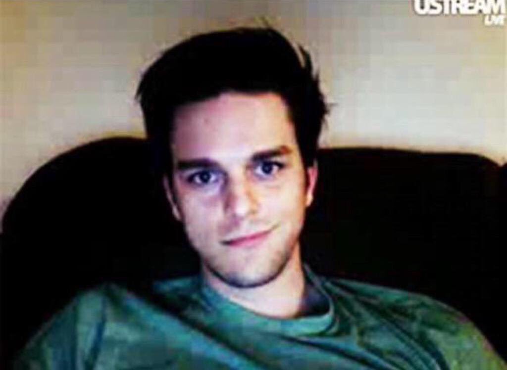 dalweekes's tweet image. I know this is super annoying but I'm restarting so please RT.

✨Dallon fake

✨First time as fake

✨Descriptive