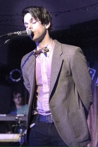 dalweekes's tweet image. I know this is super annoying but I'm restarting so please RT.

✨Dallon fake

✨First time as fake

✨Descriptive