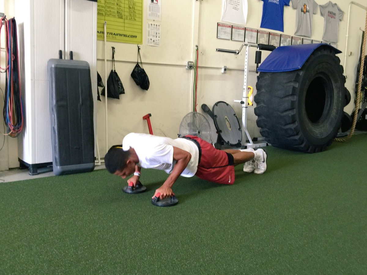 TopSpeedLLC's tweet photo. Liam Henry doing Danny Duffy's (least) favorite exercise 😂 #PerfectPushups https://t.co/fv37g9eiAu
