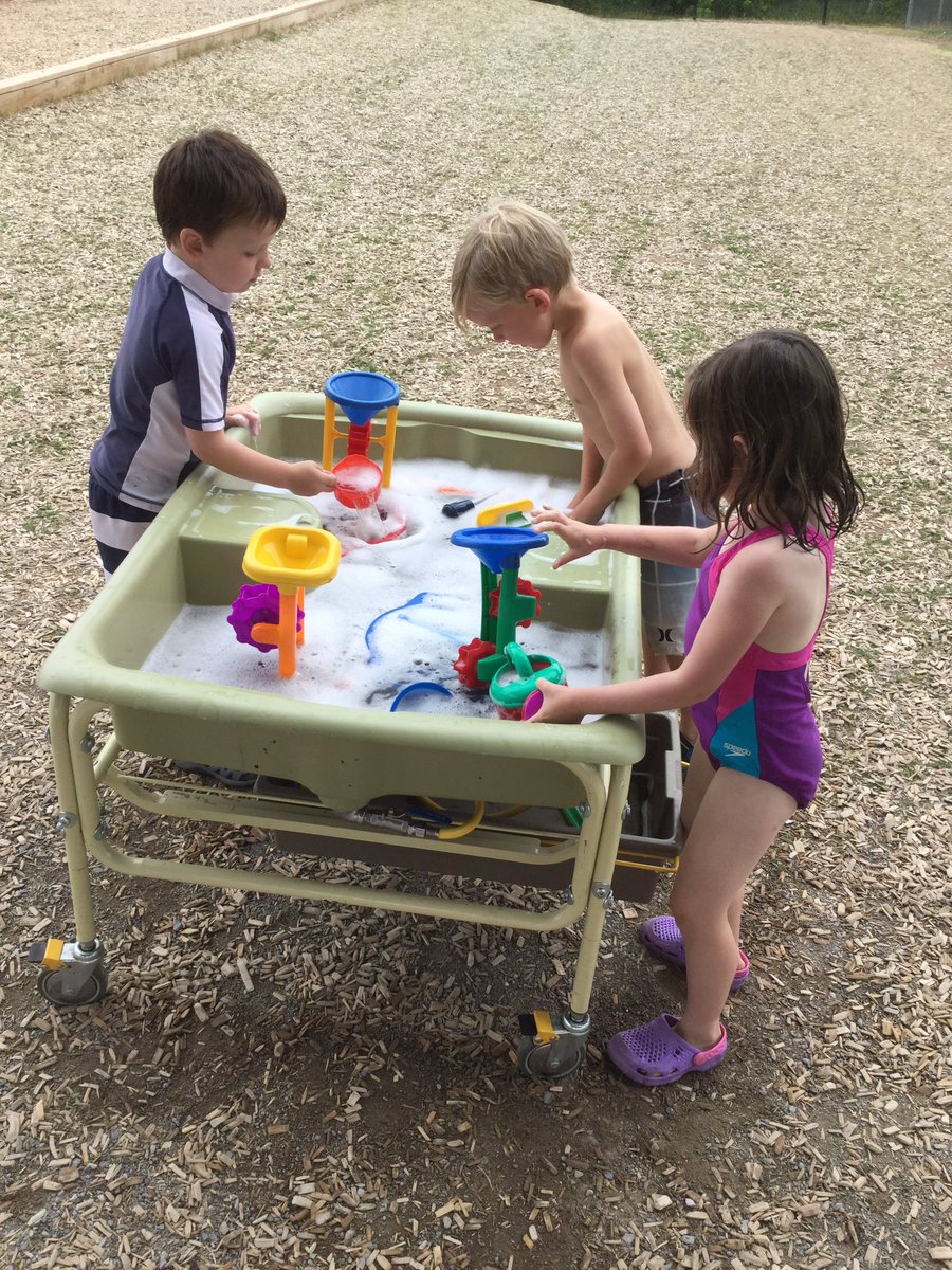 MsBandC's tweet photo. Cleaning off at the water station! #FuninTheSunDay https://t.co/HZ9CY3aJEL