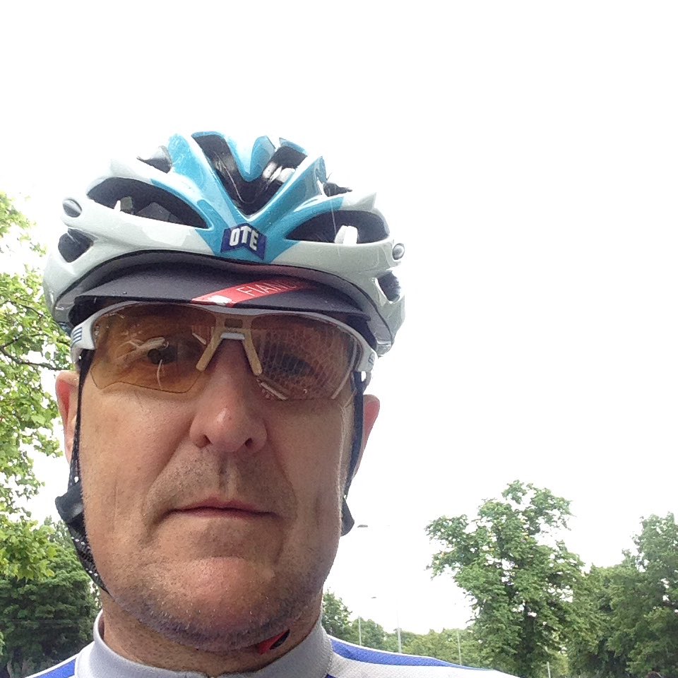 penninepaul's tweet photo. A damp ride home #OnTheBike,tonight.... 🌧 🚴 Definitely,a @sportful #fiandre ride;💙 @SaliceUK &amp; @OTESportsGB 👍🏼 https://t.co/wbo4ZMJ7os