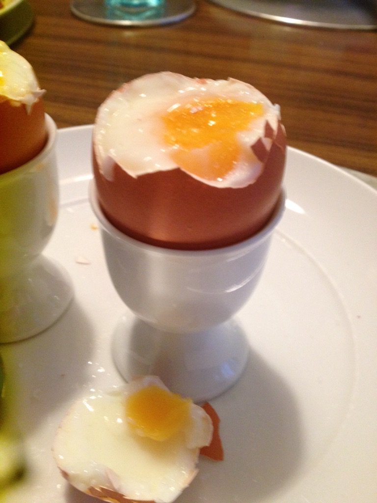 PabloPapito's tweet photo. A simple boiled egg #100happydays day28 https://t.co/11eAvKb7sQ