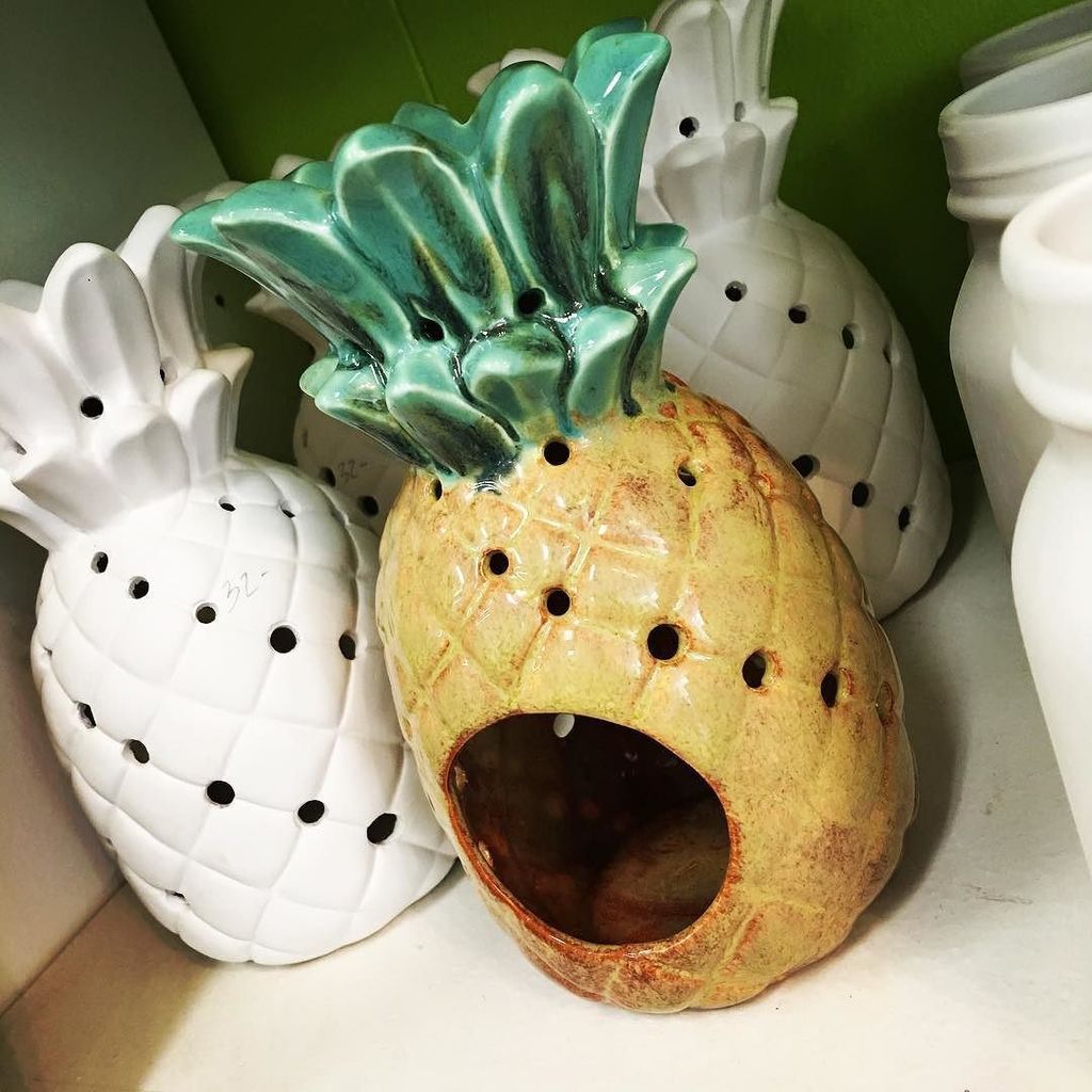 ThePaintedPig's tweet photo. You had me at ALOHAπ. #specialglazes #thepaintedpig #diy #lantern #pineapple https://t.co/YTGqDhsCwg https://t.co/uE7eZ1XcIN