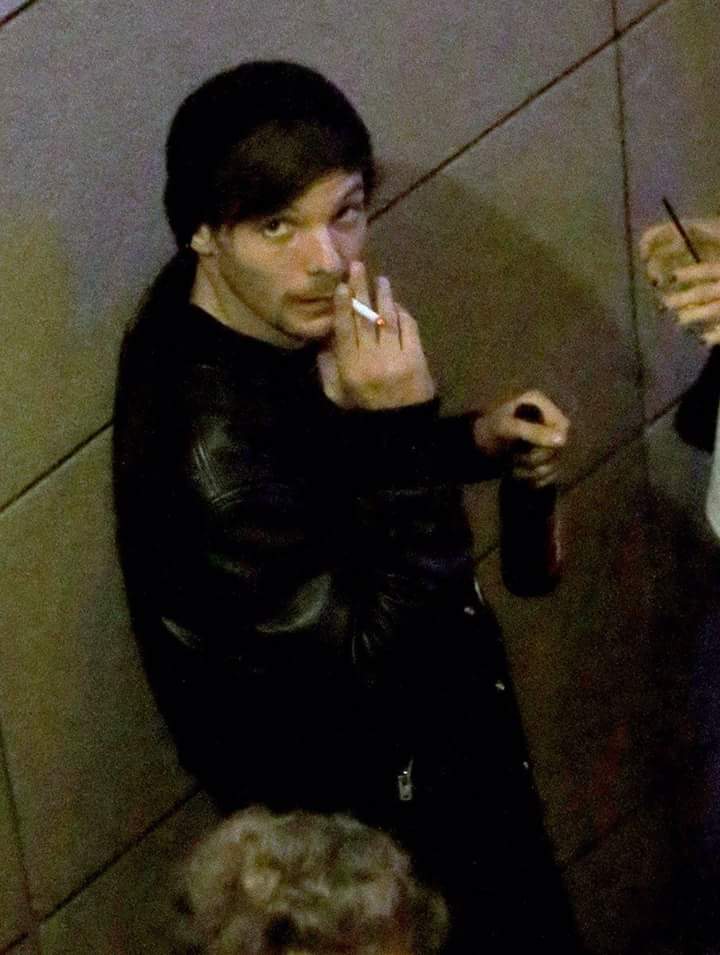 AllAbout1DItaly's tweet photo. Louis at Lucky Strike in LA (22-6-2016)-S. https://t.co/Svm3LDZc9r
