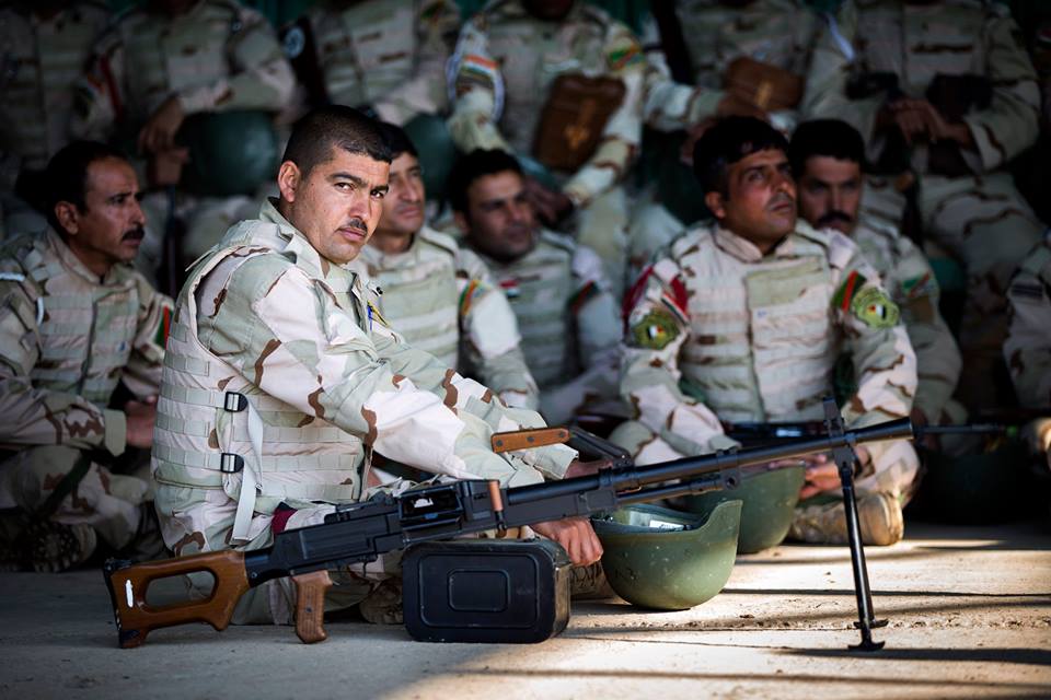 تدريبات الجيش العراقي الجديده على يد المستشارين الامريكان  - صفحة 4 CmEsZ4uUYAEA1DC