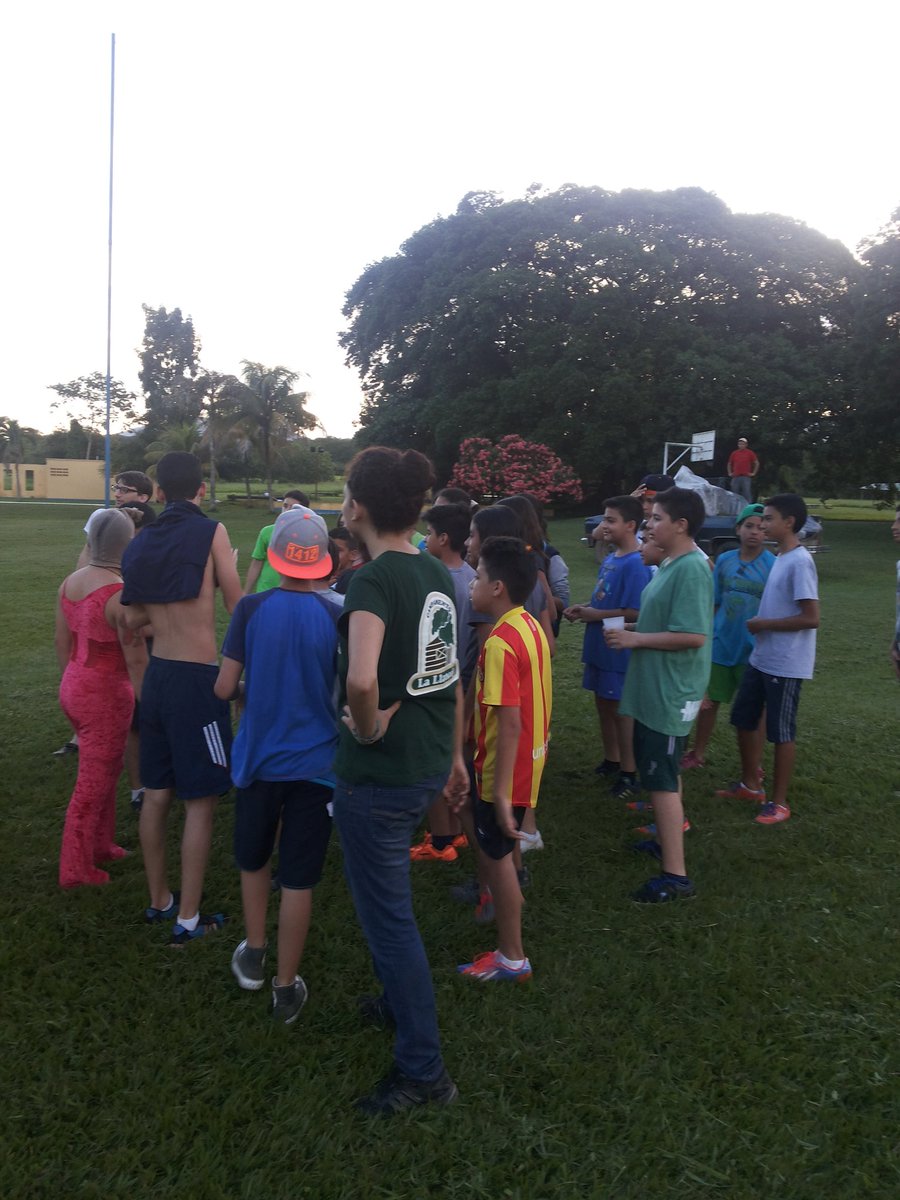 JesusGuilarte15's tweet photo. Patriotas y Llaneros en el cierre de las activid de la tarde. Faltan las de la noche en el Campamento @ecomunitaria https://t.co/kkOFIoLjKL