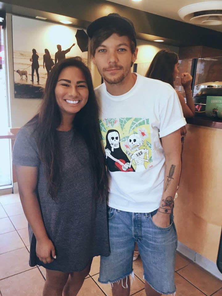 AllAbout1DItaly's tweet photo. Louis out Sturbacks in LA (23-6-2016)-S. https://t.co/1xgqZab6tf