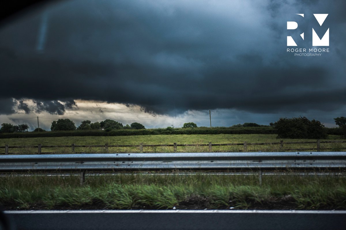 Tornadic waterspout nr Lytham <a href="/leponline/">Lancashire Post</a> <a href="/lsaexpress/">LSA Express</a> <a href="/BBCLancashire/">BBC Lancashire</a> <a href="/Gillylancs/">John Gillmore</a> #wildweather