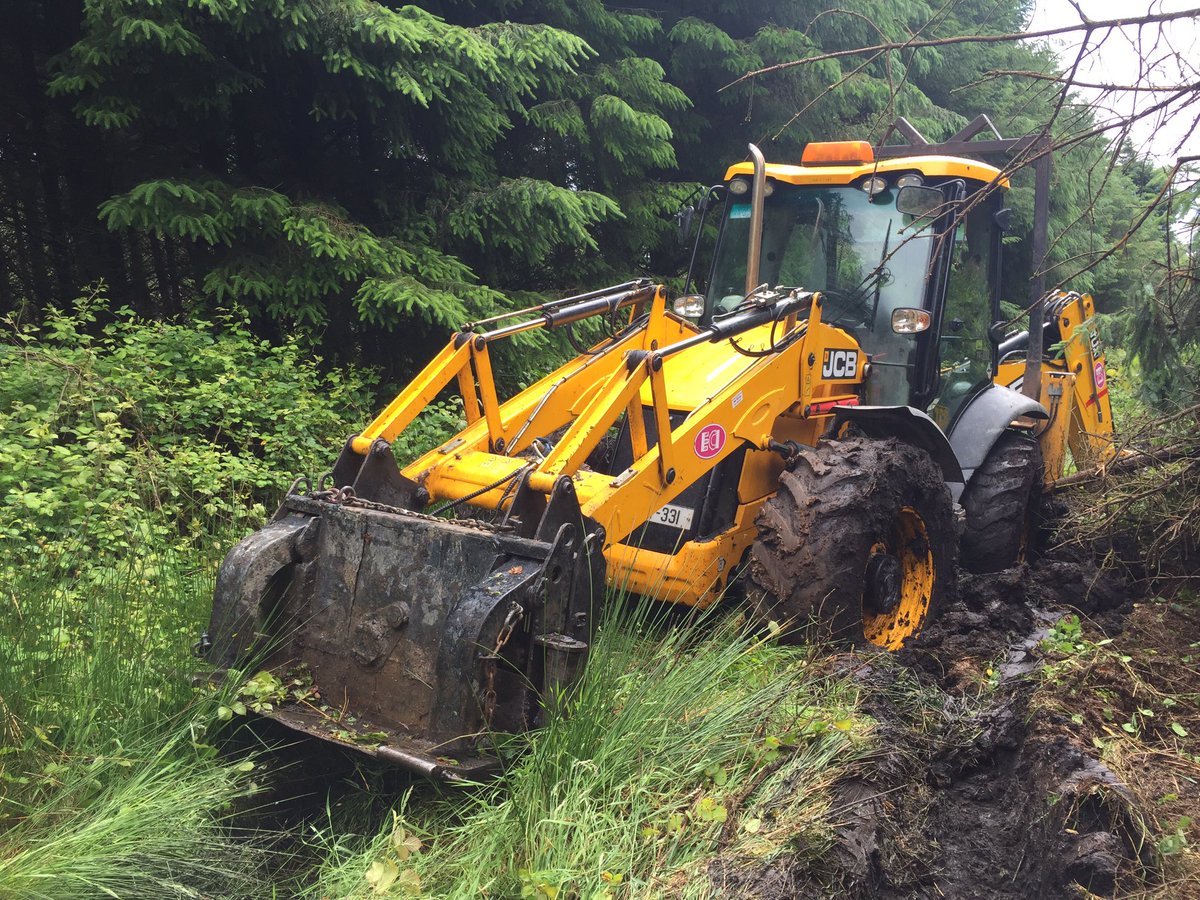 Dan Horgan On Twitter Jcb 4cx Eco With Strimech Pole Planter At