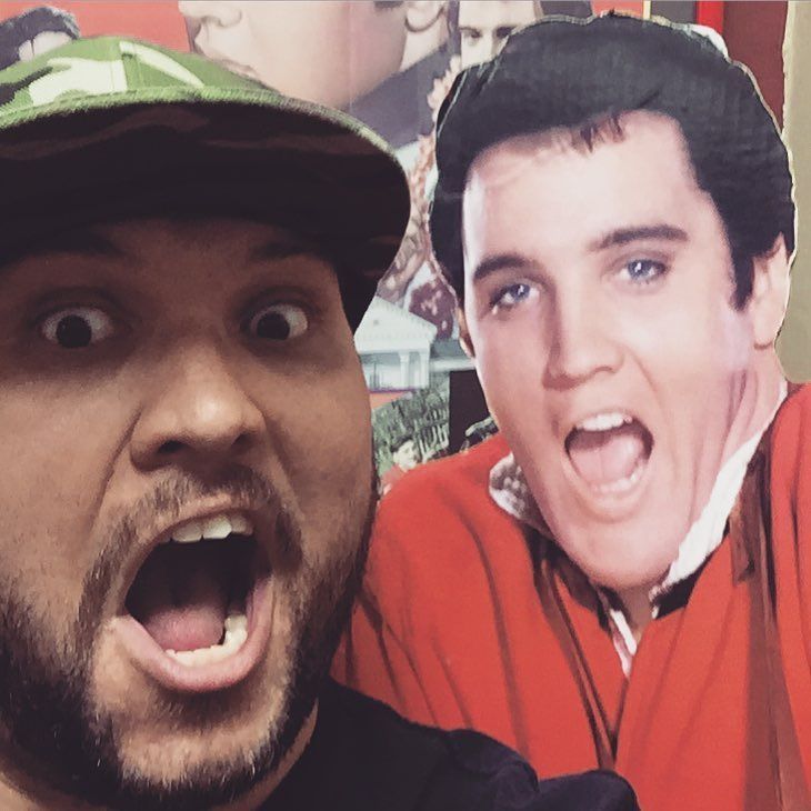 MicahTylerMusic's tweet photo. When u and ur friend just being silly. #selvis #elfie https://t.co/iu6vOx86aE