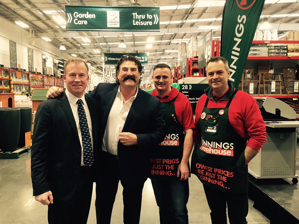 WillHodgman's tweet photo. AFL legend Robert Dipierdomenico opens @Bunnings Kingston. Congrats to management &amp; the 110 staff who'll work here https://t.co/61xhJV3LN4