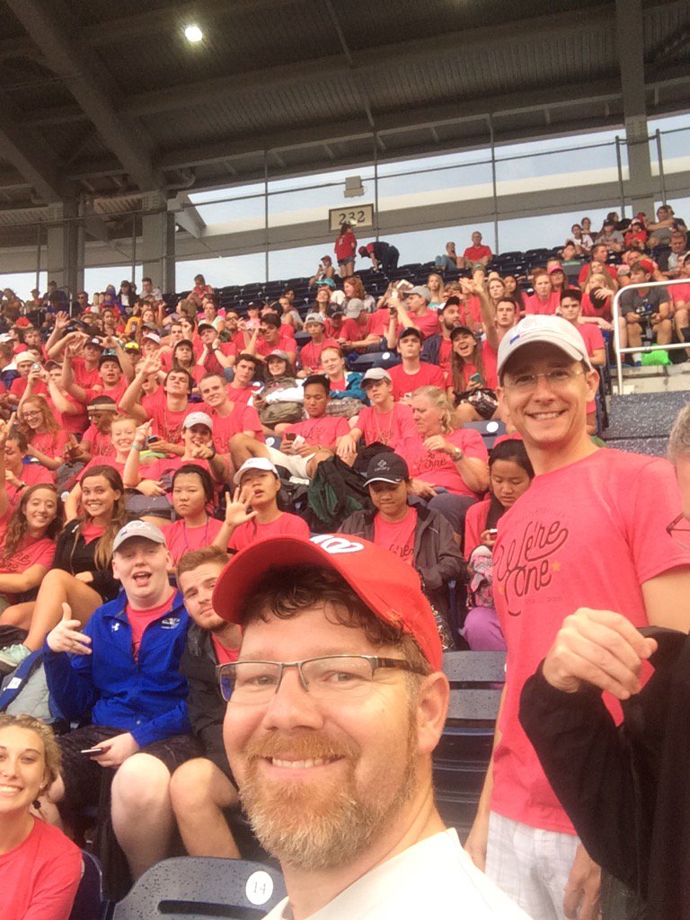 pillardcthomas's tweet photo. Me w/ 180 @verticalgen volunteers here serving @pillar_dc &amp; #DC for God's glory. #baseball #Natitude @Nationals https://t.co/zydGpd3Mc7