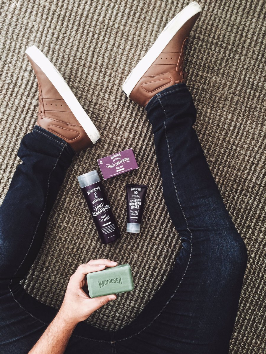 thetmsblog's tweet photo. My mind is wandering @DollarShaveClub. Im clearly distracted from packing. #wanderer #tmsblog #mensblogger #traveler https://t.co/RhgdlYN2Ym