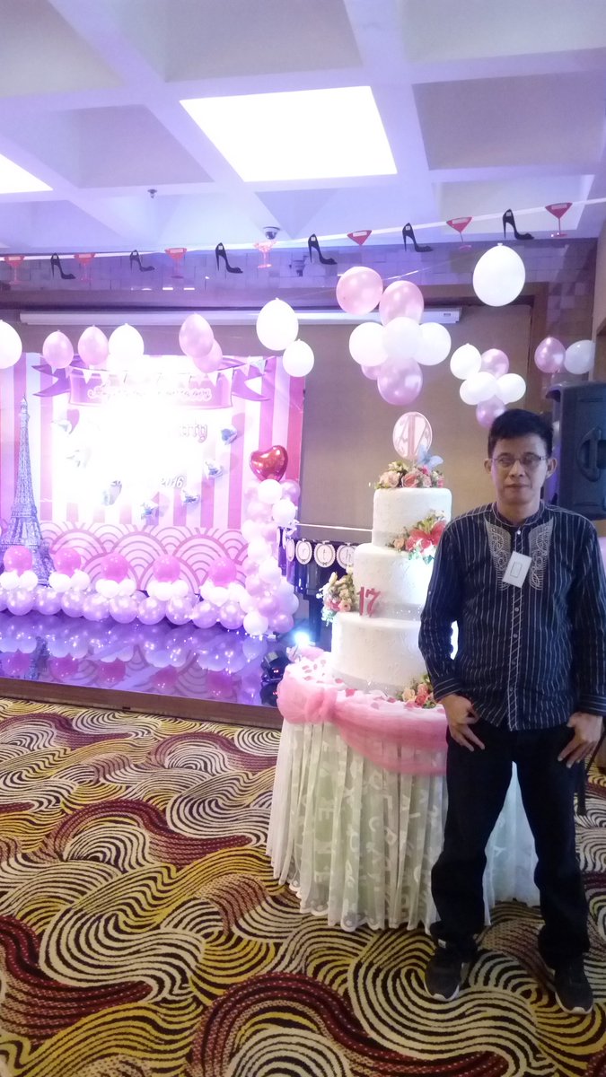 jonikaizen's tweet photo. Paket ultah sweet seventeen .... https://t.co/0ehWP2pVJO
