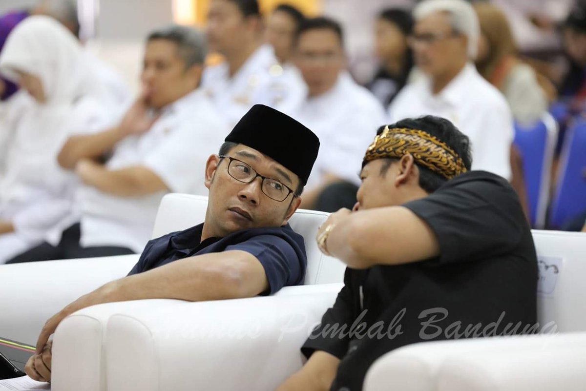 InfoKangDN's tweet photo. Indahnya babarengan @Kang_DN1 @ridwankamil smoga berkesinambungan https://t.co/n2dCqrVrwW