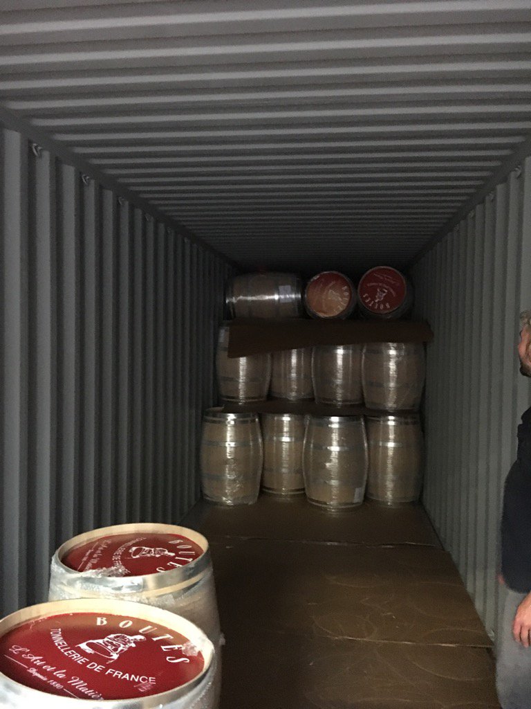 thescottmoeller's tweet photo. Shipped from France all for us Our first full container of barrels we've ever received #Boutes @nhjwinery #harvest16 https://t.co/QUghFXfrPV