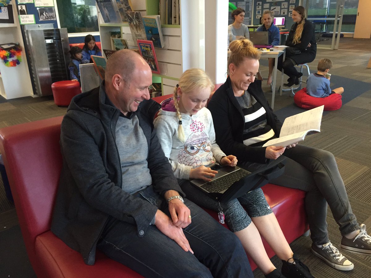 StonefieldsSch's tweet photo. Loads of smiles! Proud mums and Dads, Nanas and Aunties! #Learnerledconferences #visiblelearning https://t.co/Y7eTKRPWSZ