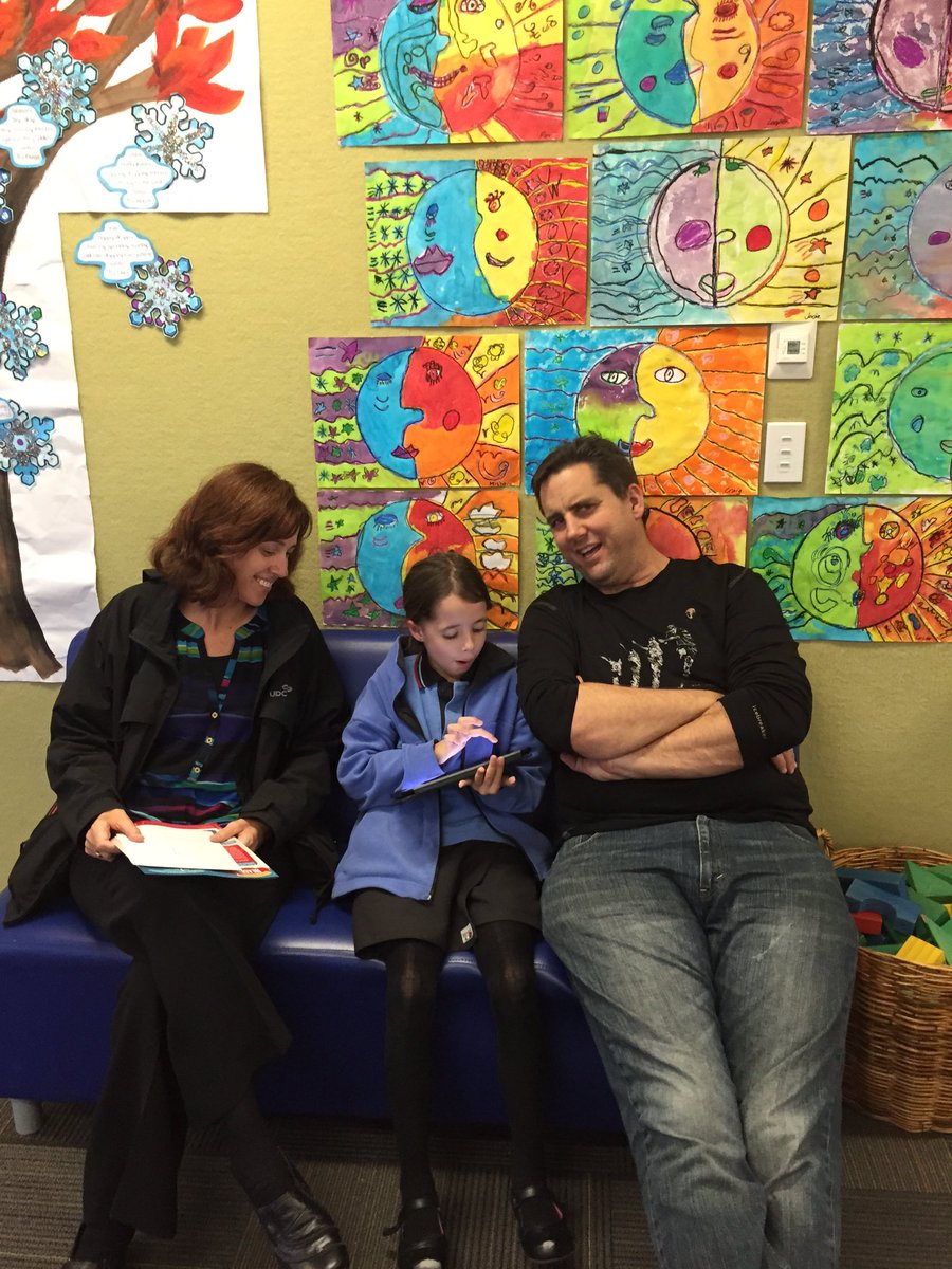 StonefieldsSch's tweet photo. Loads of smiles! Proud mums and Dads, Nanas and Aunties! #Learnerledconferences #visiblelearning https://t.co/Y7eTKRPWSZ