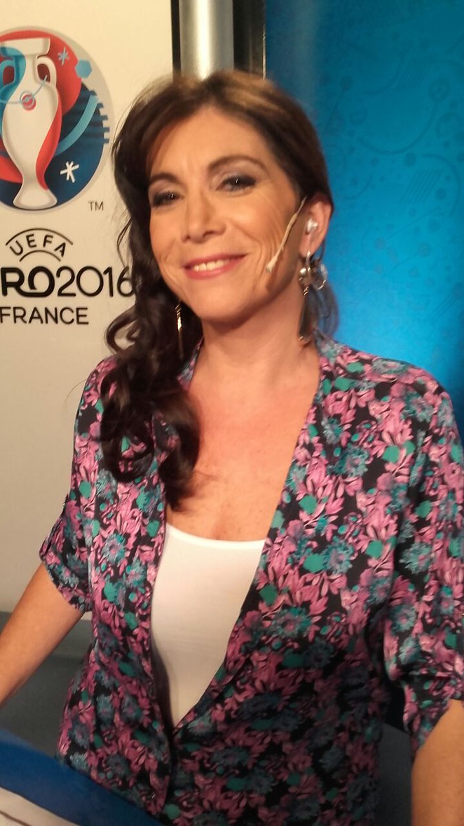 #EURO2016 <a href="/viviana_vila/">Viviana Vila</a> by #Etam aros <a href="/FioraBijouterie/">FiorArte</a> Styling <a href="/Eldavest/">Elda Ledesma</a> #lookoftheday #LaEuroxCanalDeLaCiudad