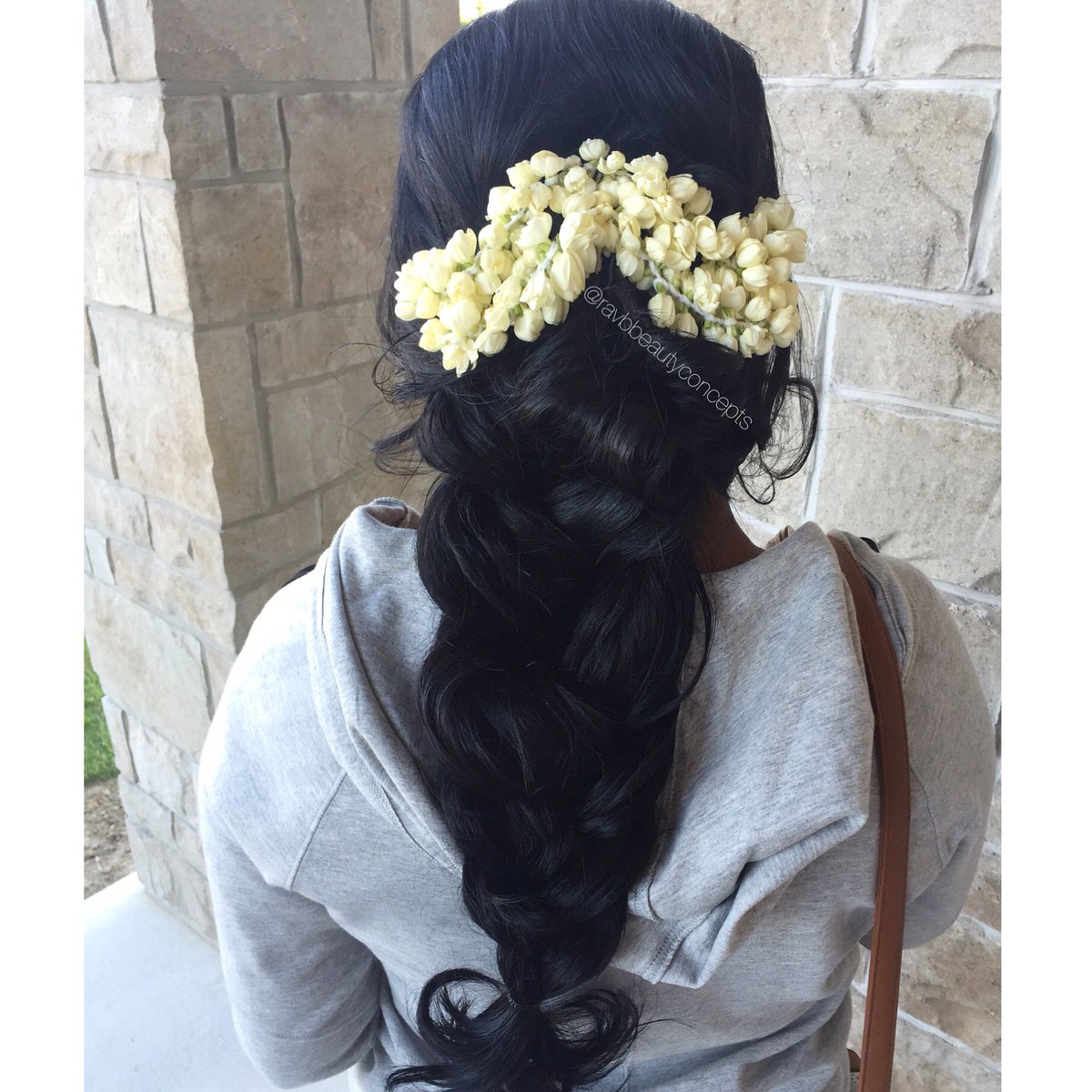 RavB_Co's tweet photo. a luscious, thick braid, created using #RAVB, #ClipInExtensions 

hair: Kaashni Brar
#TorontoMakeupArtist #RavBrar https://t.co/8J5lEutXNp
