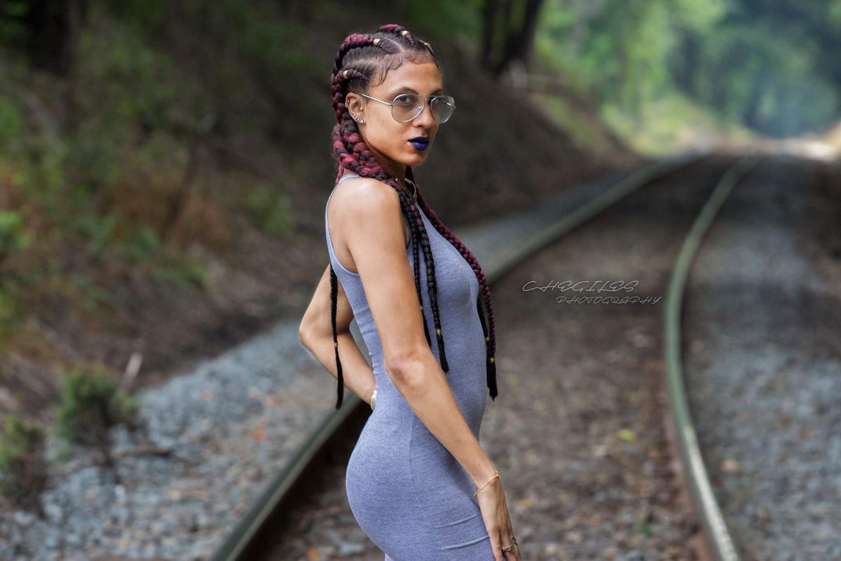 KeepUpWitMoni's tweet photo. You either with me or against me, either way you in my way✨💁🏽
Photocred: @BlackMigoChe https://t.co/RBv7M3GMyP
