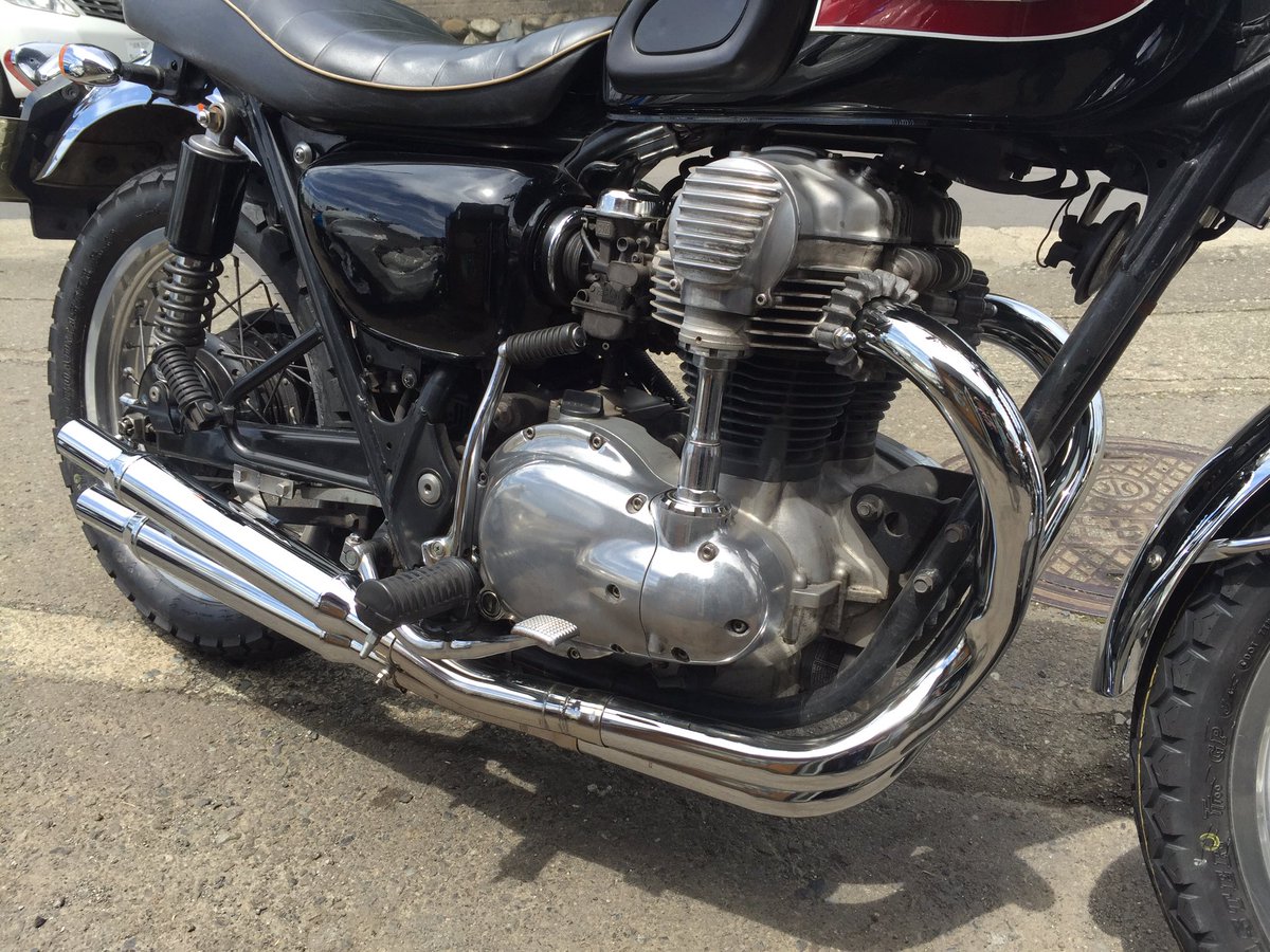 カワサキ W650 車検 カスタム ボートラップさんの片側2本出しマフラー