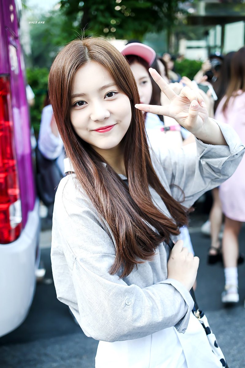 onlyone_kr's tweet photo. [HQ..🍑 160617 KBS 출근]
#DIA #다이아 #EUNCHAE #은채
@dia_official 찐빵니뮤.. 오늘도 보시겠네요😄 아이 씐나씐나..😙 https://t.co/Y5nvTLG5wR