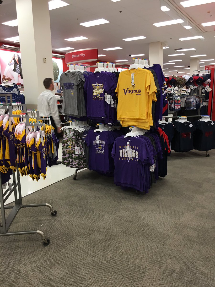 VMLStephanie's tweet photo. Resetting Fan Central today! 👏🏼👏🏼👏🏼#target #fancentral #vml https://t.co/E9ze5neM0G