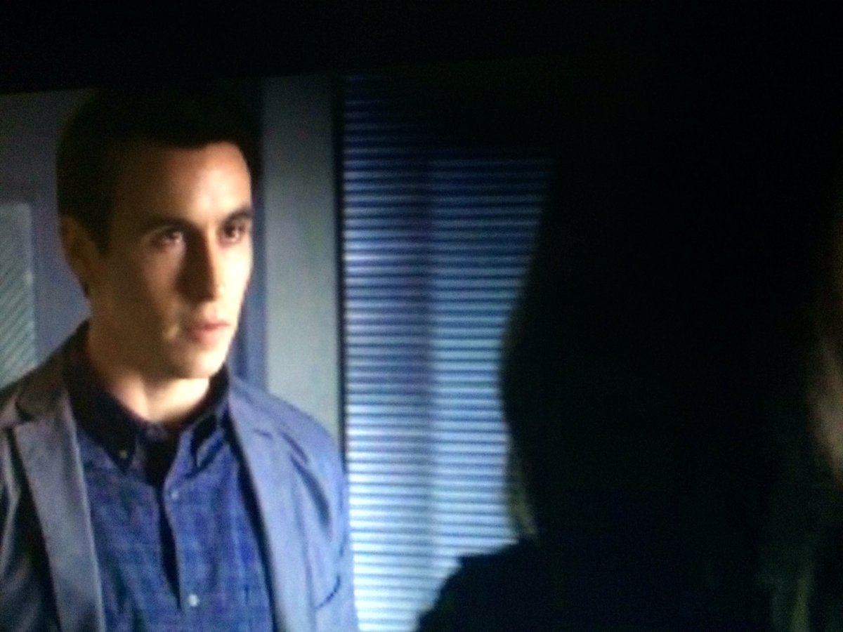 eizangels's tweet image. I hate Elliott. Great job @huwjamescollins You are a good actor. #SaveAli #PoorAli 😱😭 @SashaaPieterse @PLLTVSeries