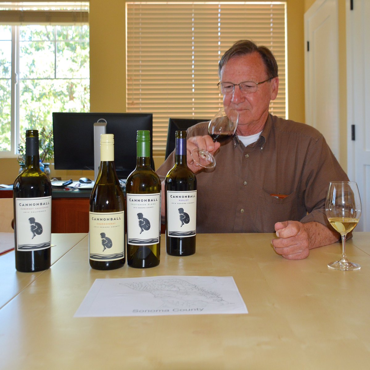 jolenespatter's tweet photo. Dennis Hill with his @CannonballWines
Classic wines - great prices 
Over delivered quality #winestudio https://t.co/wT7DVaKTP6
