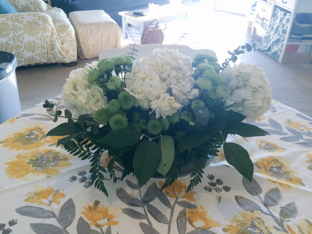 sarahrmcmillian's tweet photo. Pretending to be florists with #twitterlessmadison #DIY https://t.co/s6KbOSOwAl