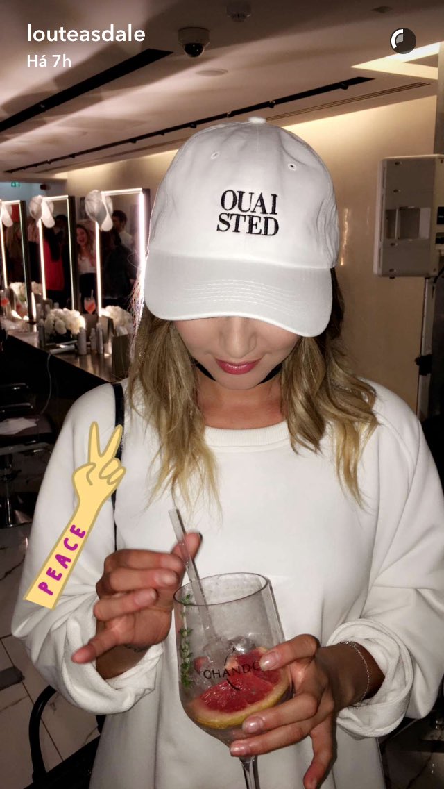 Calder_Brasil's tweet photo. Lou postou essa foto da Eleanor em seu snap, elas estão/estavam no mesmo evento | 👻 louteasdale https://t.co/22NOP9hyX7