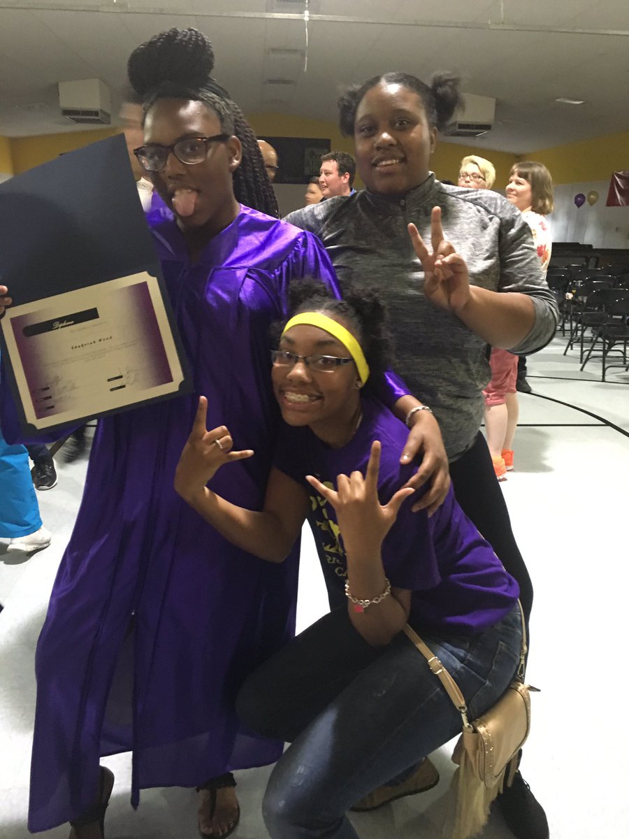 mynameisniajah_'s tweet photo. So proud of her ๐ highschools up next ๐๐#2k16Grad https://t.co/aYSIC5IEHi
