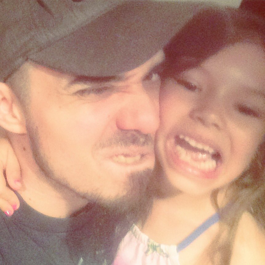 JesseLeduc's tweet photo. #ThatAwesomeMomentWhen #JessNJenn #Are #Rocking #The #Father #Daughter #Shenanigan #Picture #Gimmick ! ❤️ https://t.co/Z3IS0ki8Vp