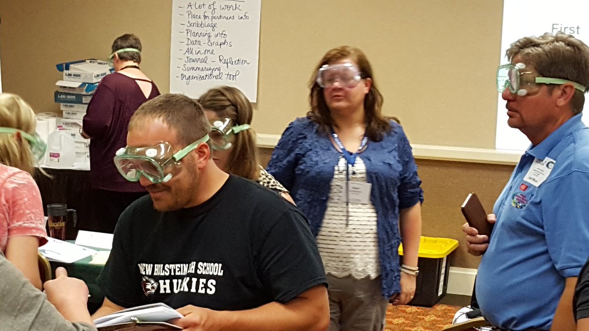 Mrs_G_RV's tweet photo. Enjoying working with others on inquiry lessons! #WAAEPDC #LikeAHawk @Mr_Krey https://t.co/c9LQfgWstC