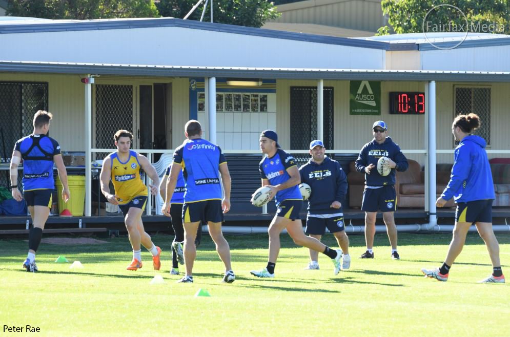 CmFUNR3UoAAXiaL.jpg:large