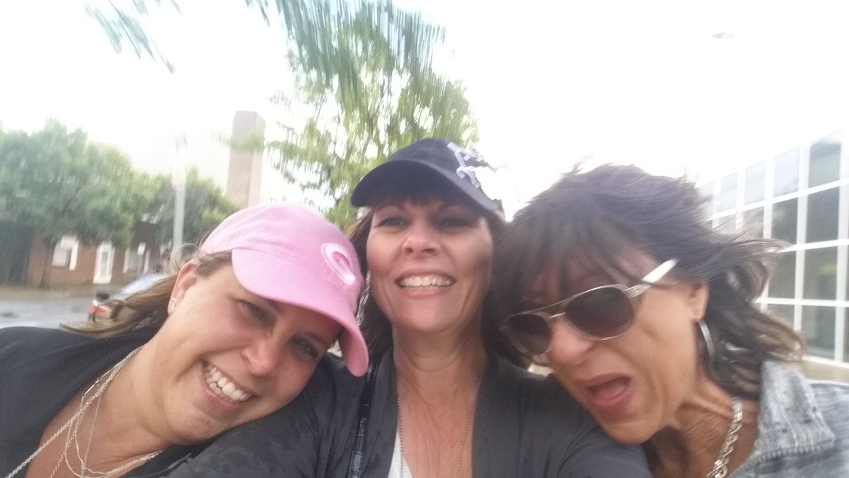 JulieStewartEDU's tweet image. Better than hankie hats! #edtechlearning #ISTE2016 #isteadventures