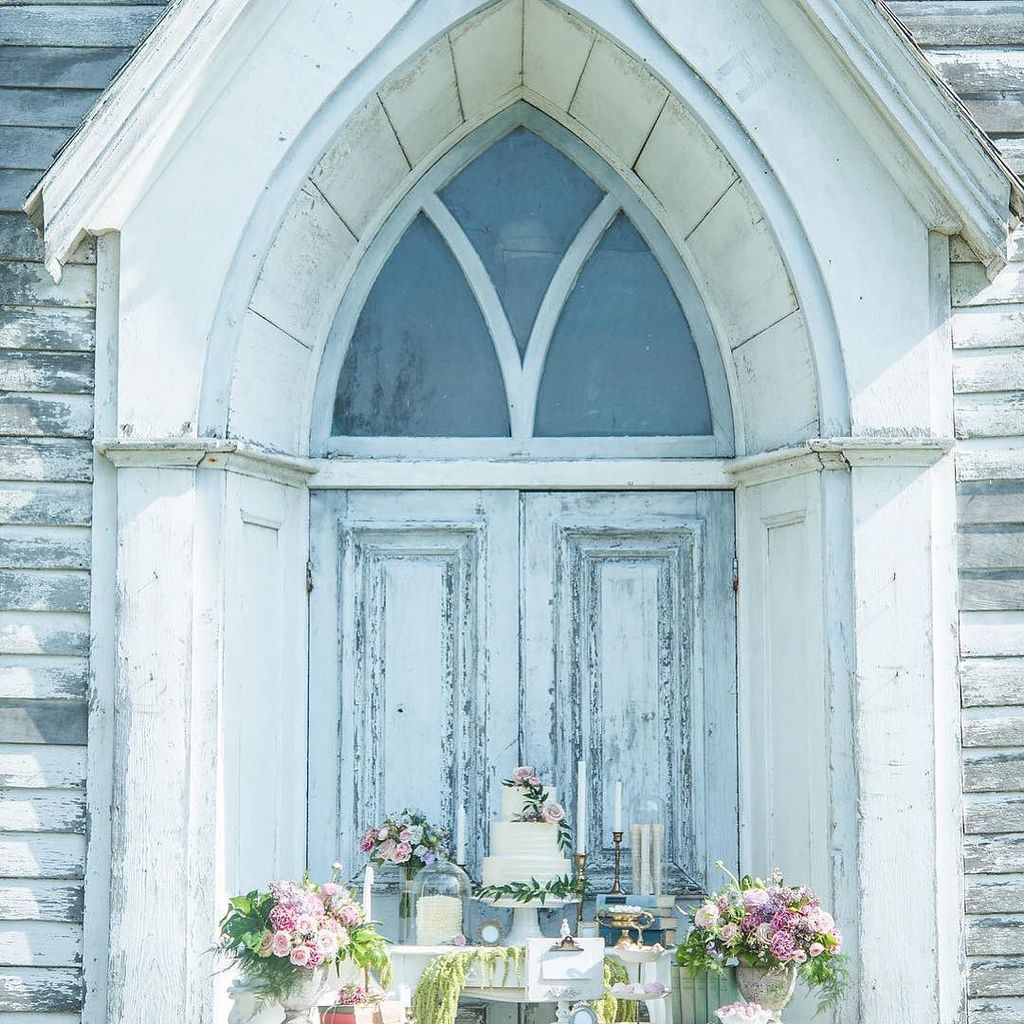 What a lovely spread of desserts and cakes #onUEtoday. Photography by @injoyimagery |  Ven… ift.tt/293zpge