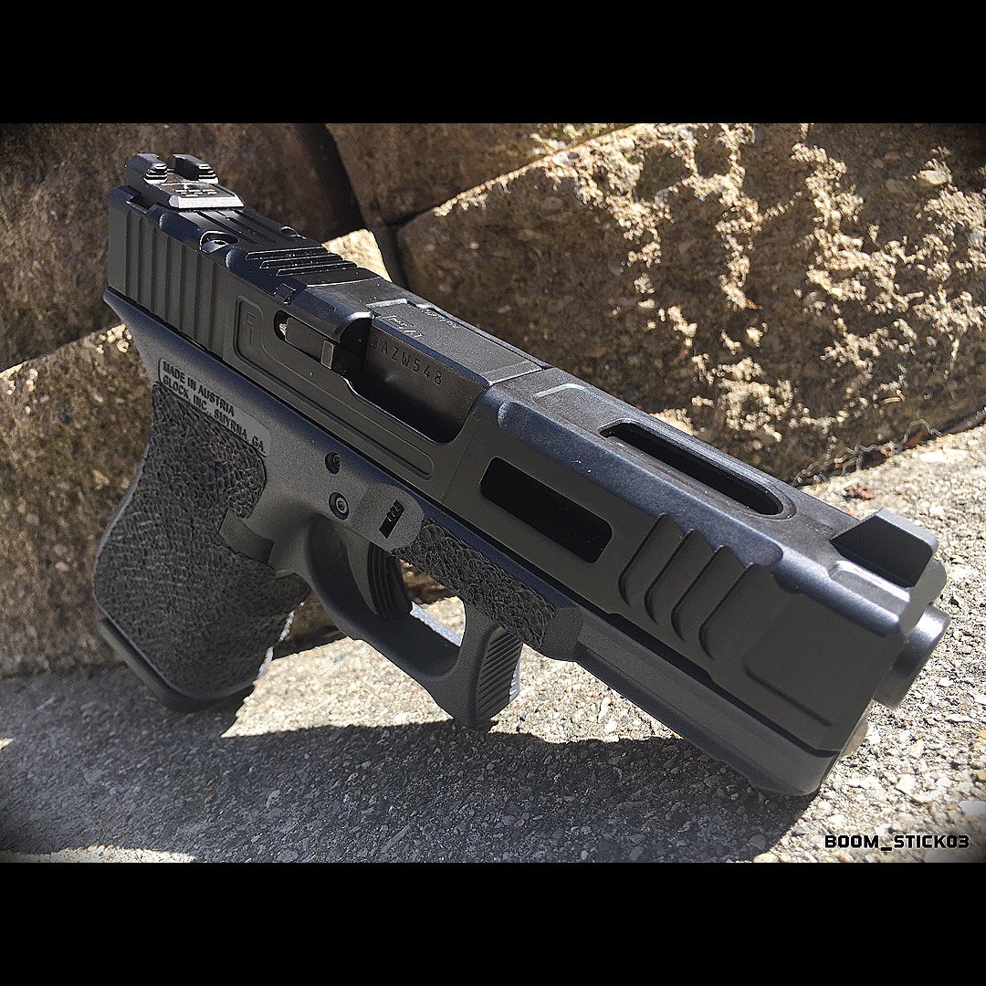 BOOM_STICK03's tweet photo. Fowler industries Glock 19
#2A #CCW #badass #EDC #fowlerindustries https://t.co/FZgbod8sV5