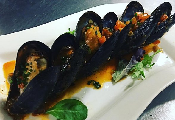 PEIMussels's tweet photo. Even us #PEIMussels are giving this dish from @OleTapasLounge a standing ovation! #LOL #FunPlating #MusselMonday https://t.co/m06zqTMIfk
