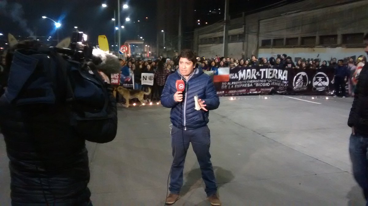 TeTinkTome's tweet photo. Ahora si, en vivo por TVN, desde Bellavista protesta contra la aprobación del GASODUCTO #tome https://t.co/Vna29tZveW